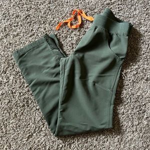 Figs Kade Cargo Scrub Pants - Moss Size XS